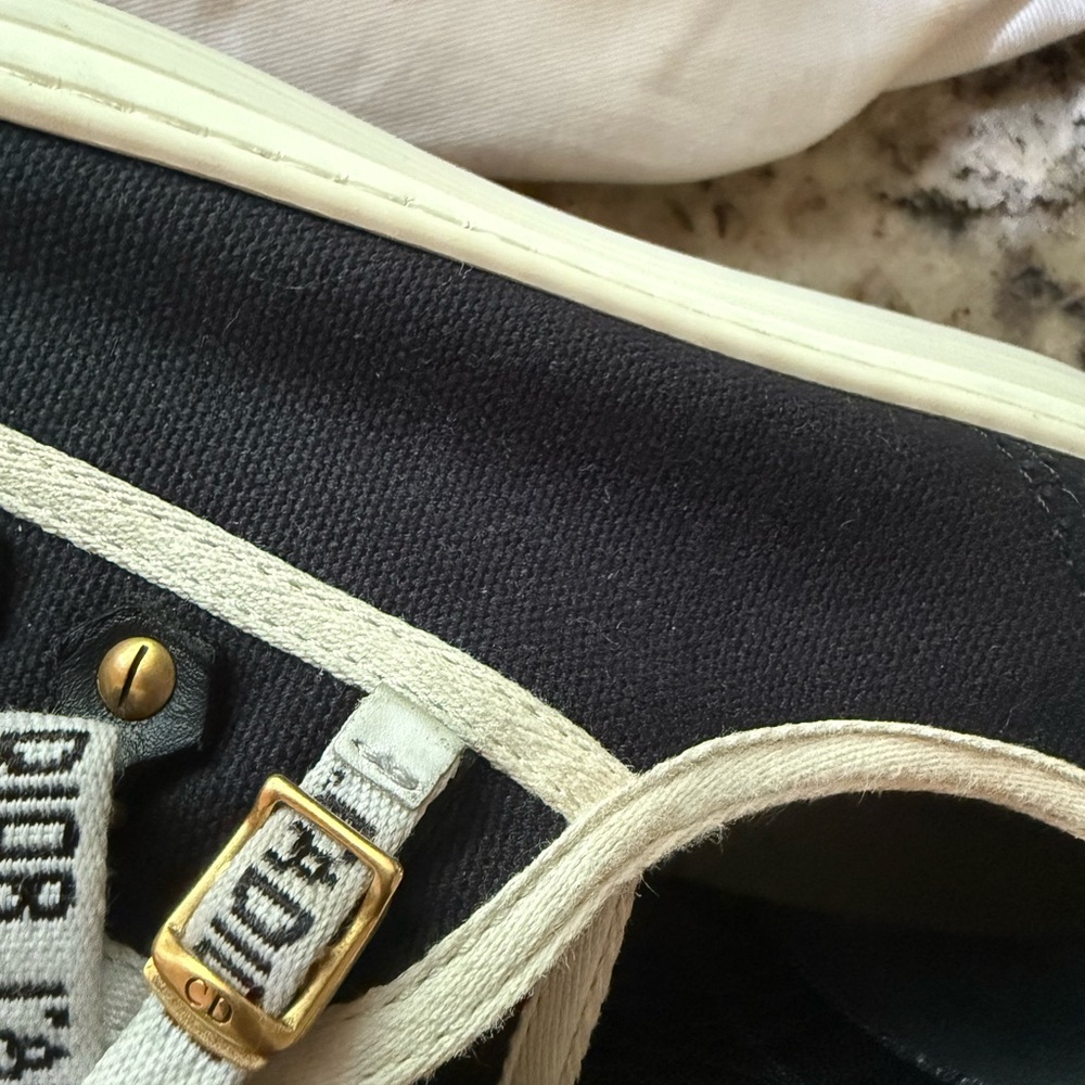 Trade for Suzy Walk’n’Dior sneakers - Picture 7 of 13
